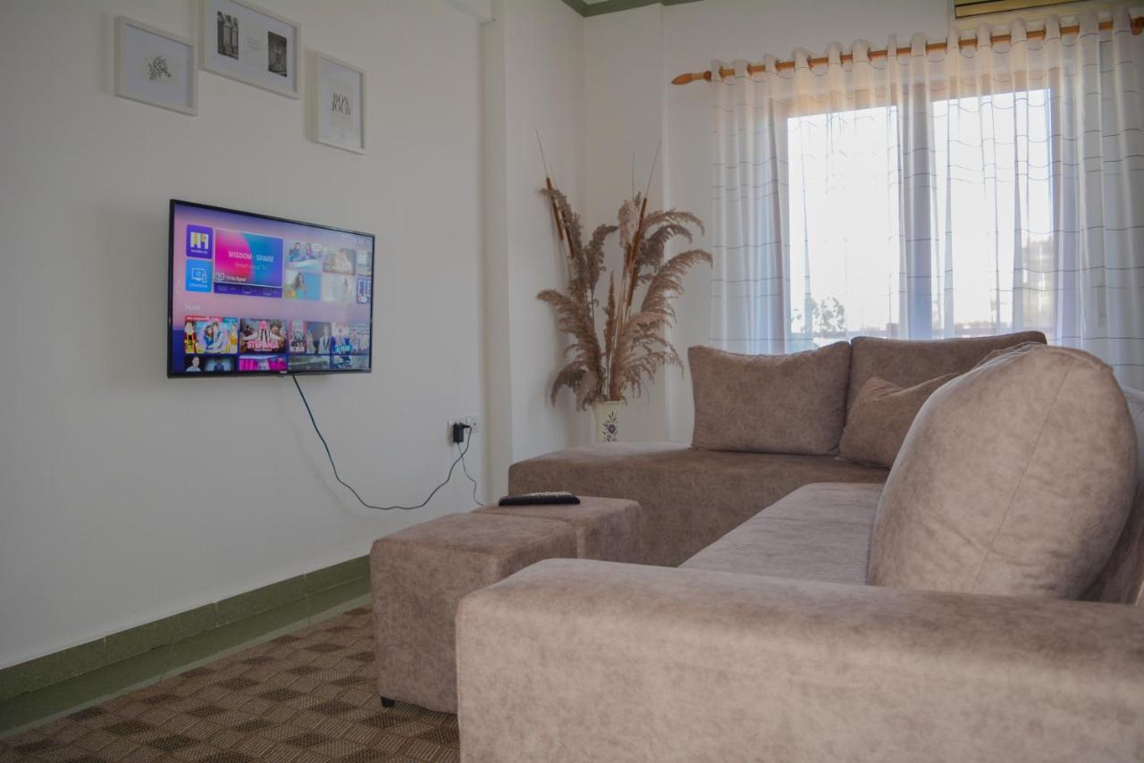 Moraceae Lovely Apartment Тирана Экстерьер фото